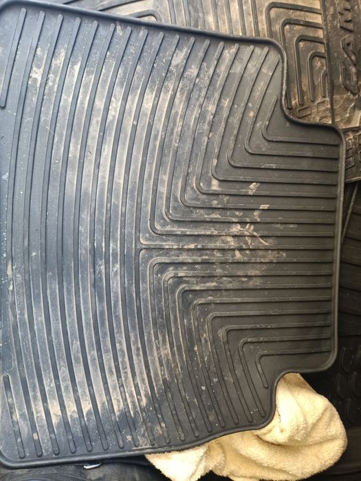 Продам коврики Тойота Камри 75