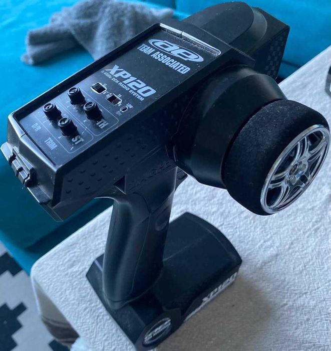RC количка Team Associated Rival MT10 V2 RTR Monster Truck