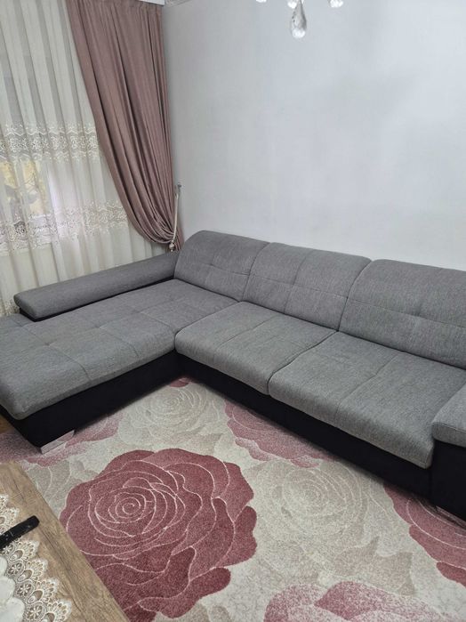Vând  canapea  fără  ladă cu tetiere reglabile