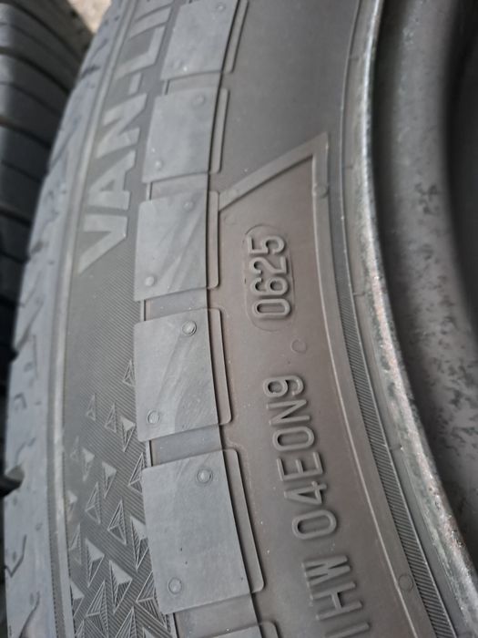 Semperit van,life 215 60 17 ц  2025 година