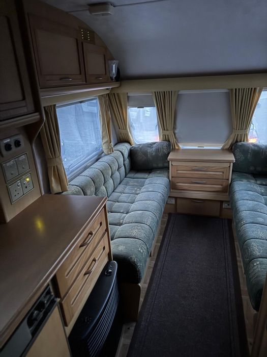 Rulotă Compass Corona 482 – Motor Mover – Complet Utilată – Fără Infiltrații