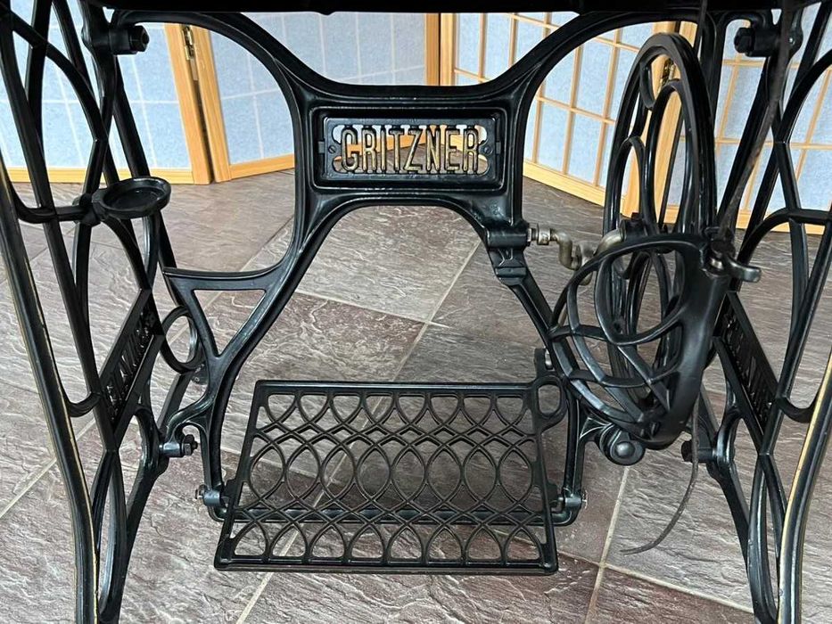 Mașină de cusut GRITZNER vintage - restaurată, funcțională 100%