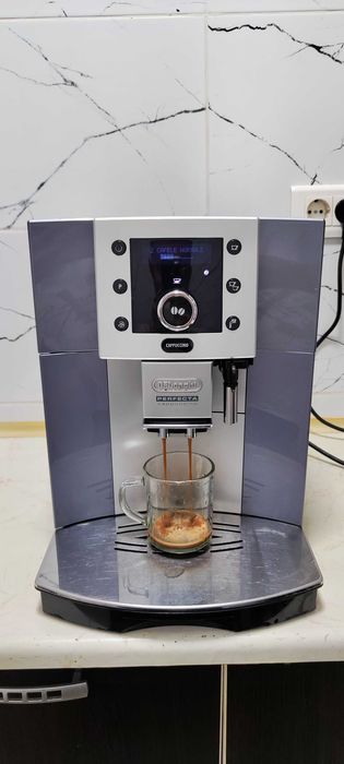 Espressor Automat DeLonghi Perfecta Cappuccino ESAM5500 cu Cafea Boabe