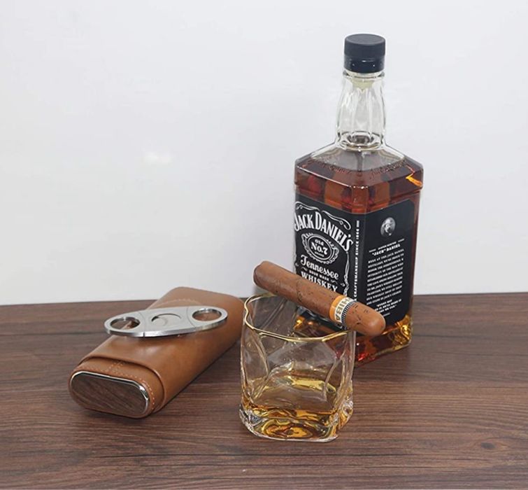 Set humidor cu 3 trabucuri