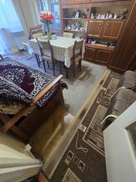 Vând apartament, 3 camere, etajul 3, pe Hula