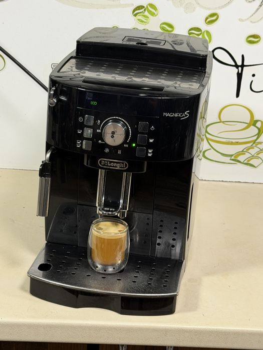 Кафемашина кафе автомат delonghi magnifica S с гаранция