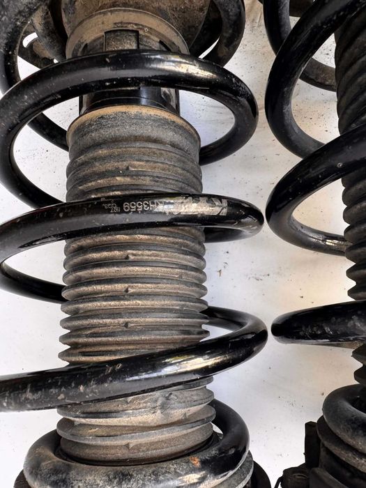 Set suspensie Vw passat b6 combi aproape noua Telescoape arcuri