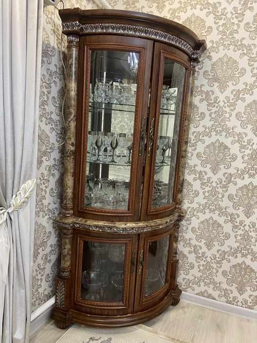 Сервант,гарнитур