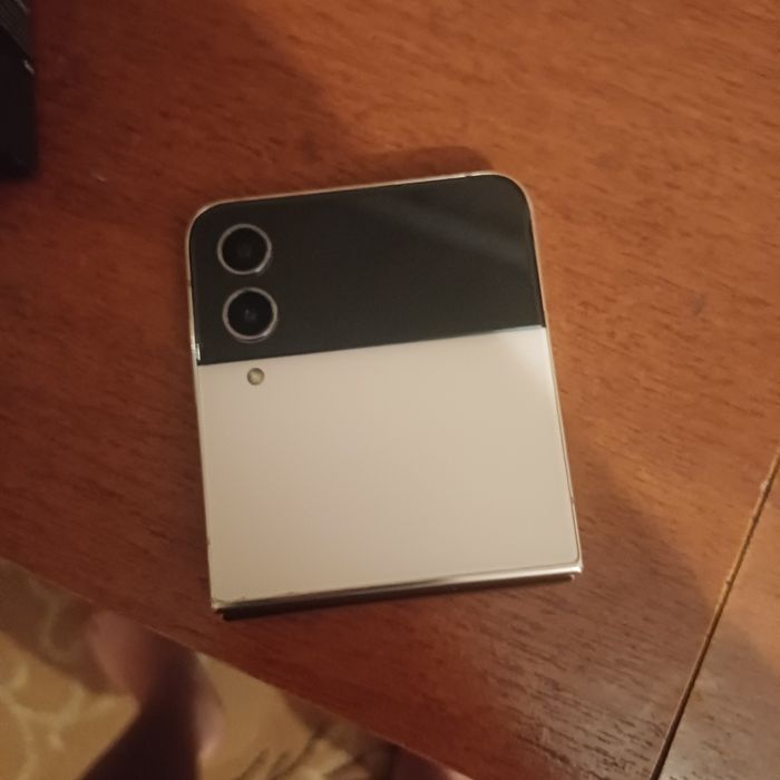 Samsung galaxy z flip 4