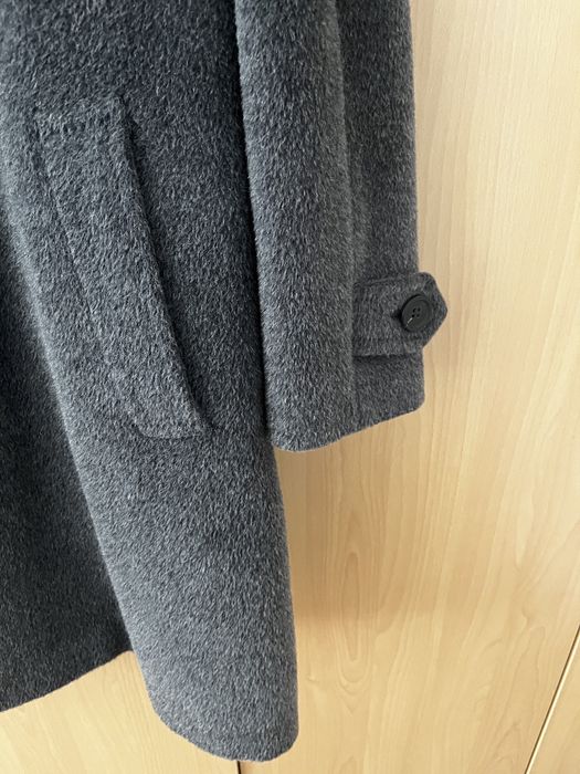 Сиво палто на Hugo Boss