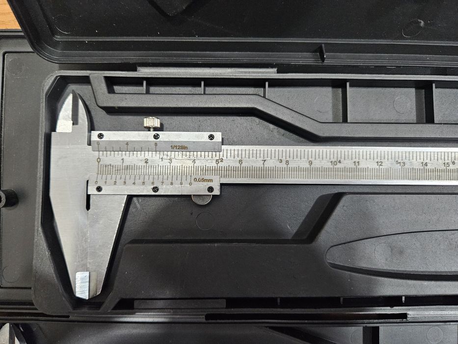 Штангенциркуль электронный и механический