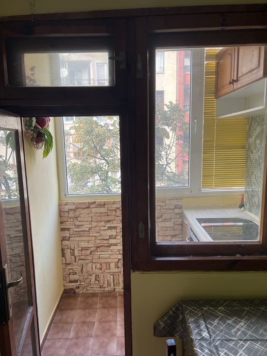 Дава се под наем Двустаен апартамент в Бургас, Възраждане - 68 кв.м за 382.5 € - Снимка #2