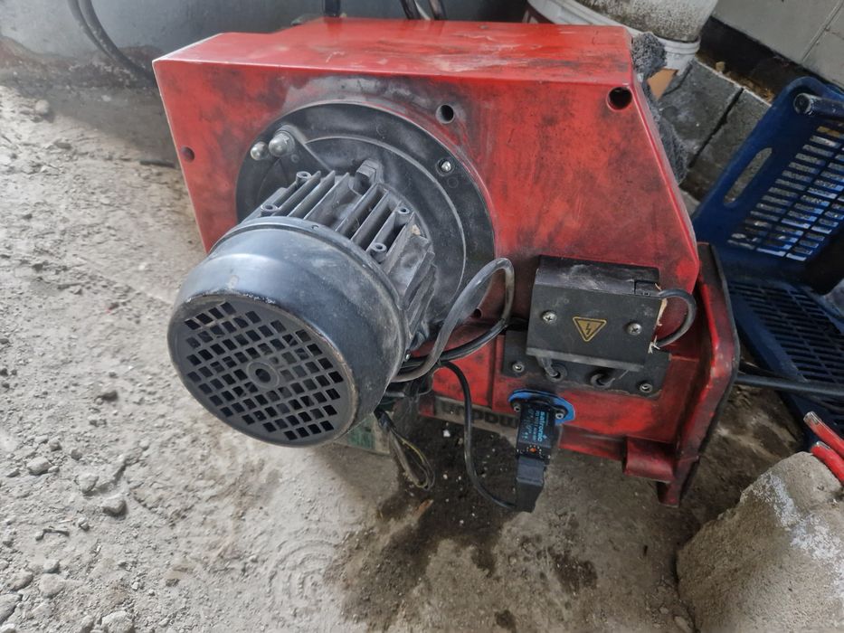 Vând arzator pe motorina