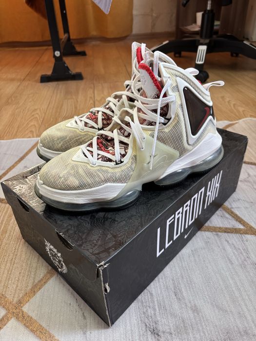 Баскетбольные кроссовки Lebron 19