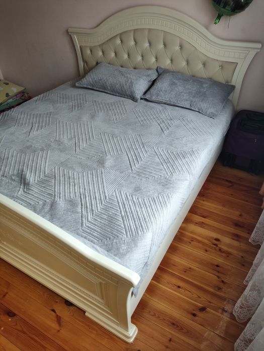 Спальный кровать с матрасом