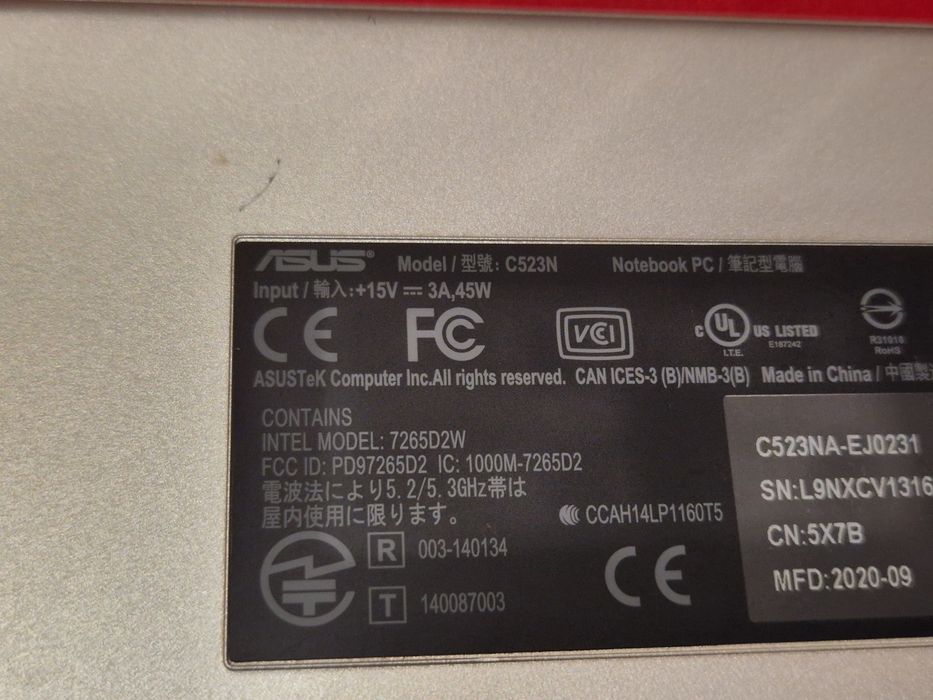 Laptop Asus cu probleme la display