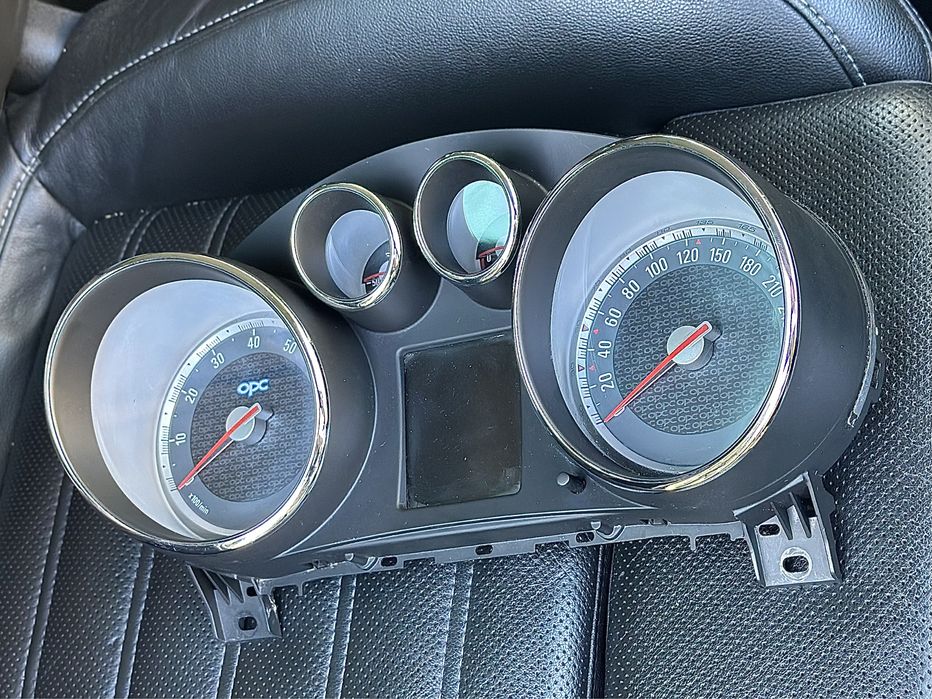 Арматурно табло Opel Insignia OPC