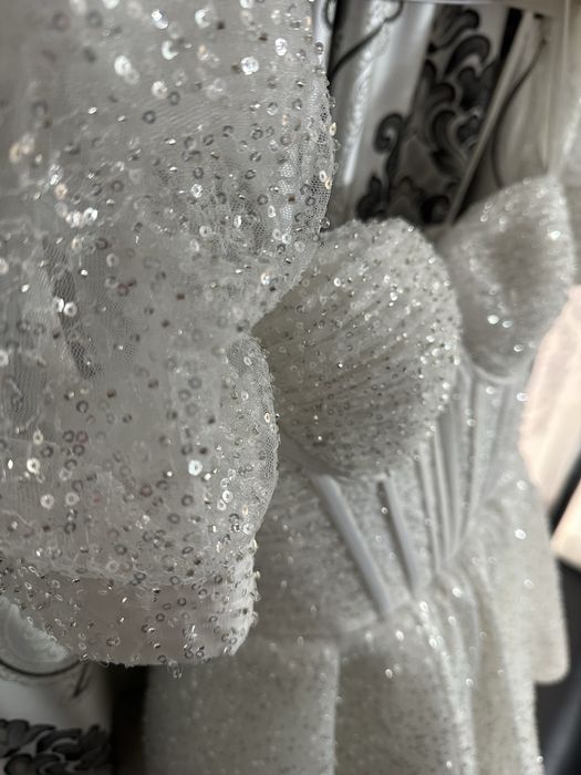 Rochie albă cu corset