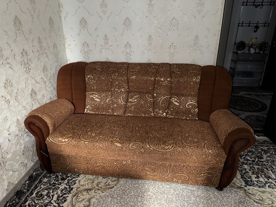 Кресло, диван сотилади