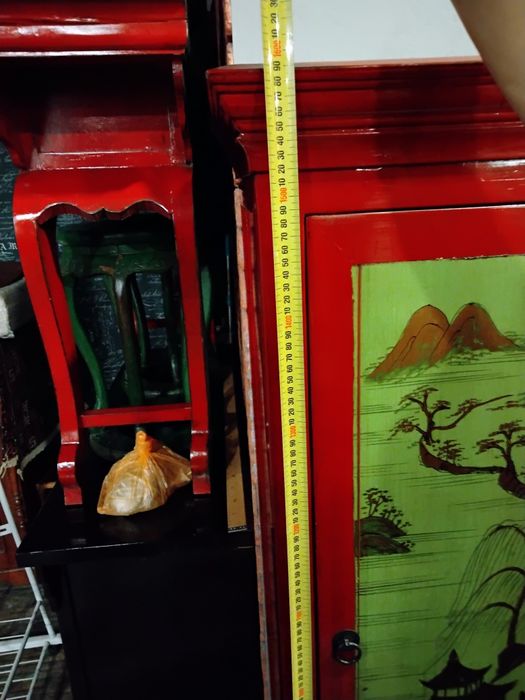 Шкаф - тумба высокая .