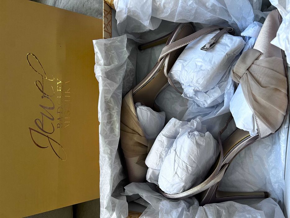 Елегантни обувки, екрю, 39 размер, Badgley Mischka