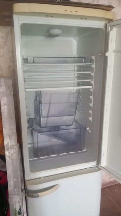 Холодильник Vestel