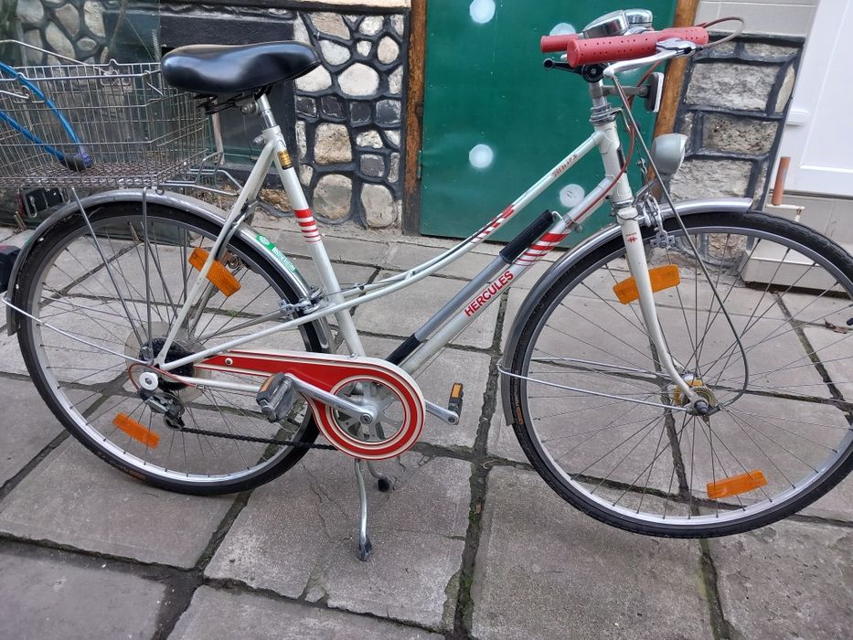Bicicleta vintage marca Hercules și BMW