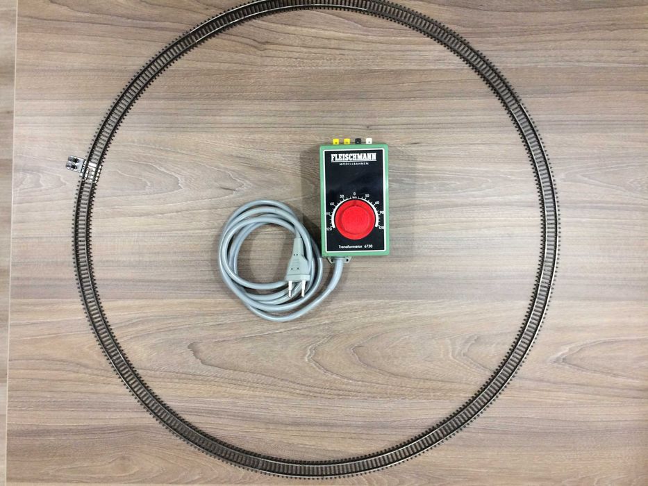 Влакчета Пико, 2 комплекта, в мащаб ТТ + захранвания.