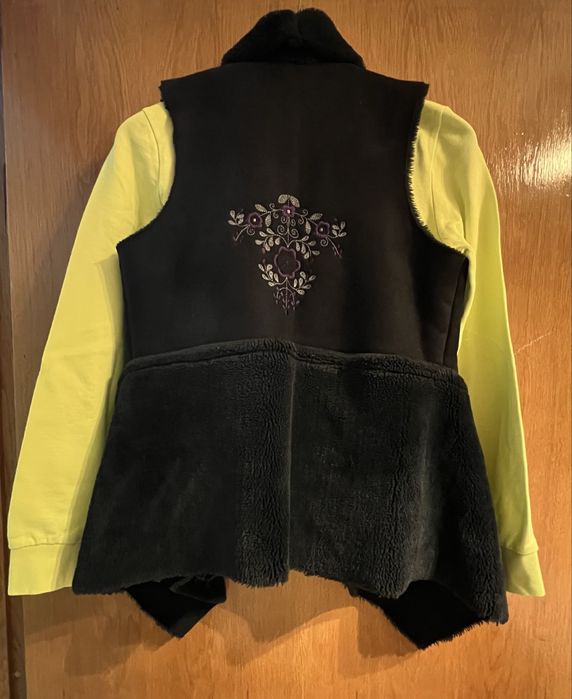 Vesta blana artificiala