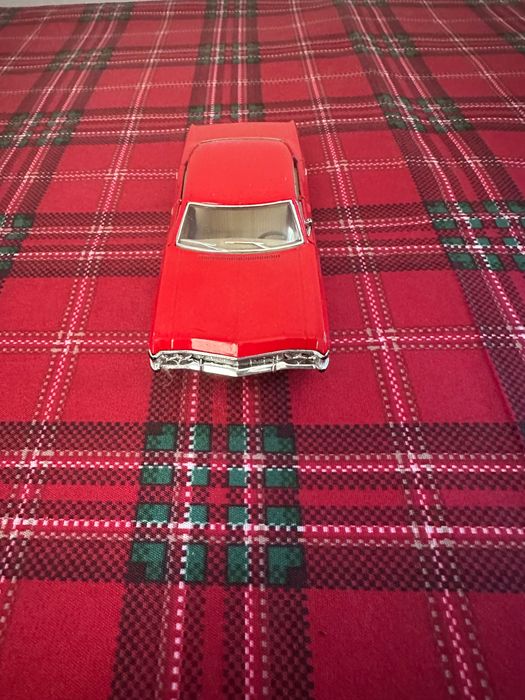 Mașinuță metalică Chevrolet Impala, model 1967.