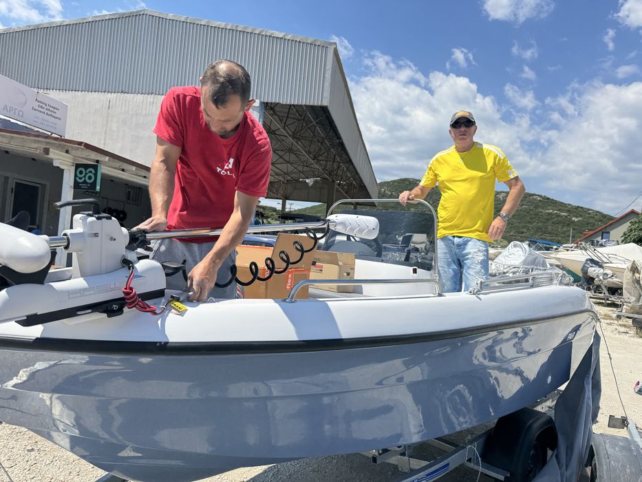 Нови лодки 4.5м,Yamaha 30f и колисар!