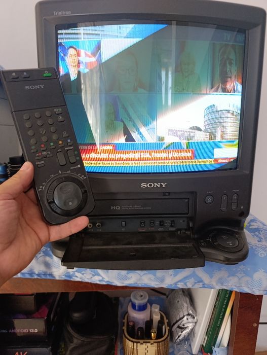 Sony Black Trinitron KV-V1410K + VHS integrat + Telecomandă originală | Retro Gaming