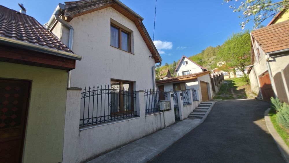 De vânzare casă strada Codrului