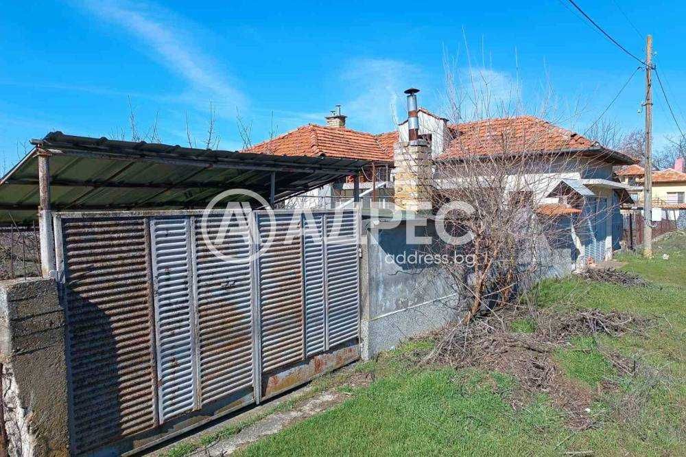 Масивна къща в с. Ловско, обл. Разград!