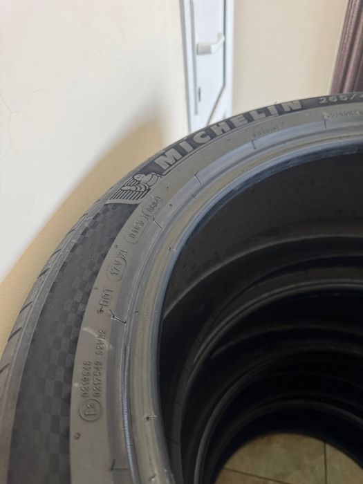 Срочно продам практически новые Летние шины Michelib Pilot Sport 4 SUV
