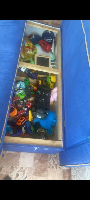 Продам диван  . . . .