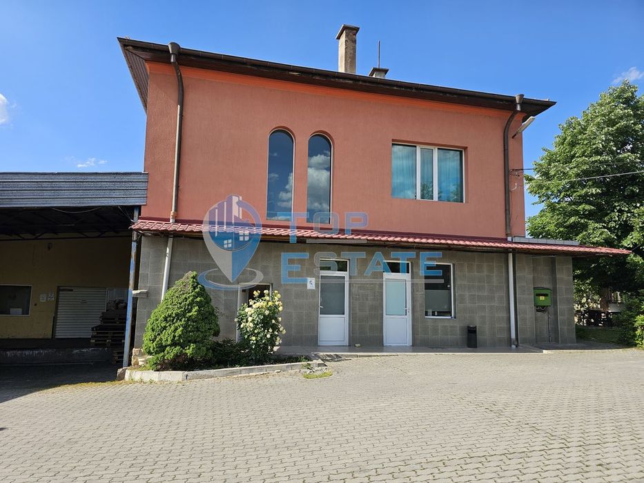 Промишленa сграда със собствен трафопост на главен път Русе - Свиленг