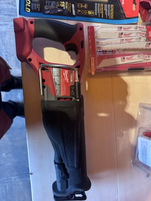 Milwaukee incarcator m12 si m18