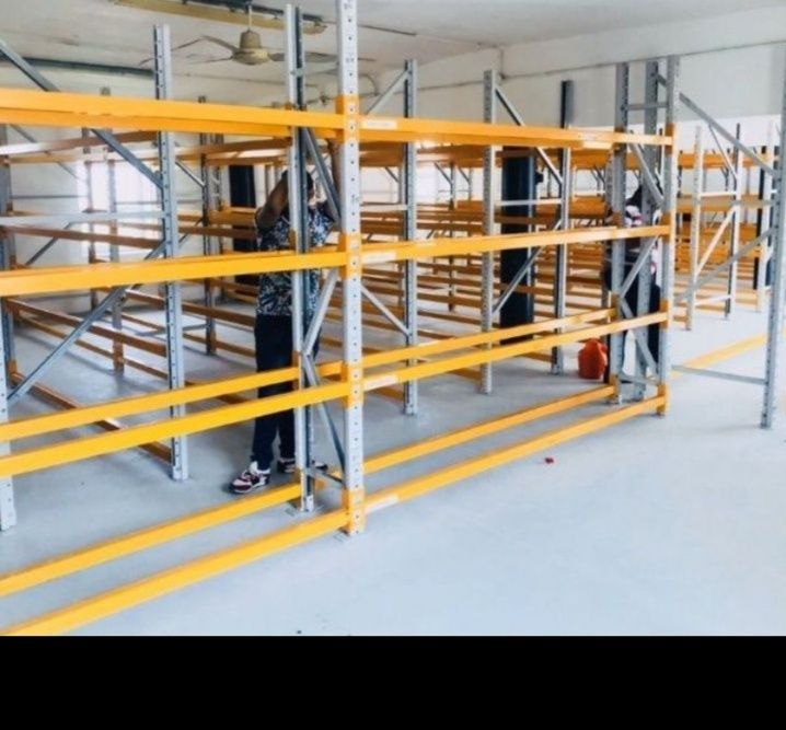 Vand rafturi metalice