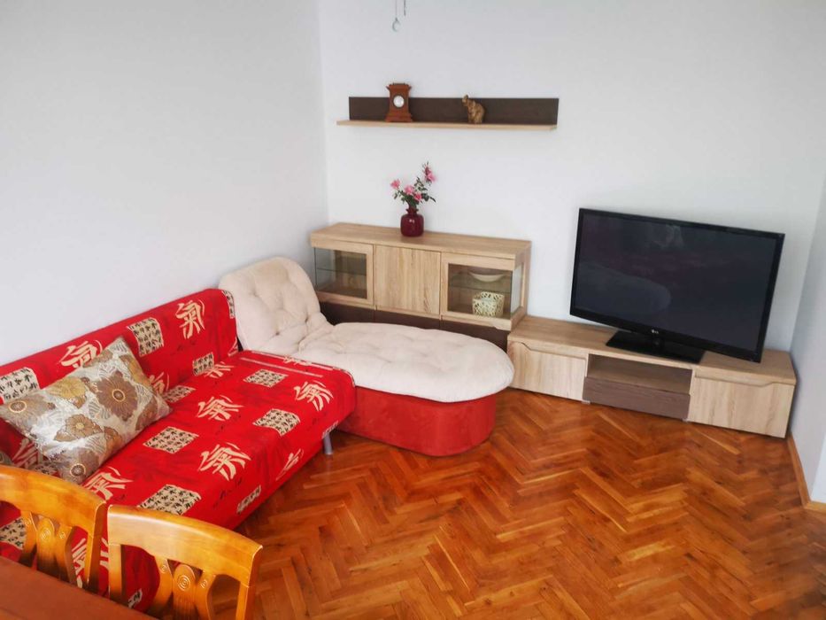 Дава се под наем Тристаен апартамент в Бургас, Лазур - 94 кв.м за 675 € - Снимка #1