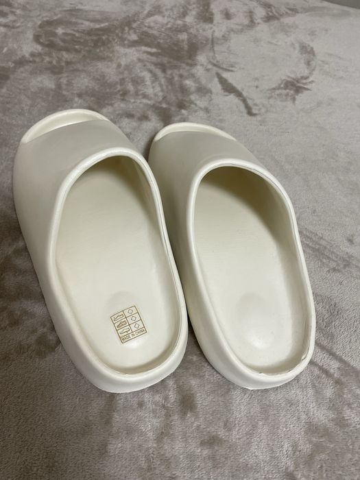 Slapi noi marimea 36/37