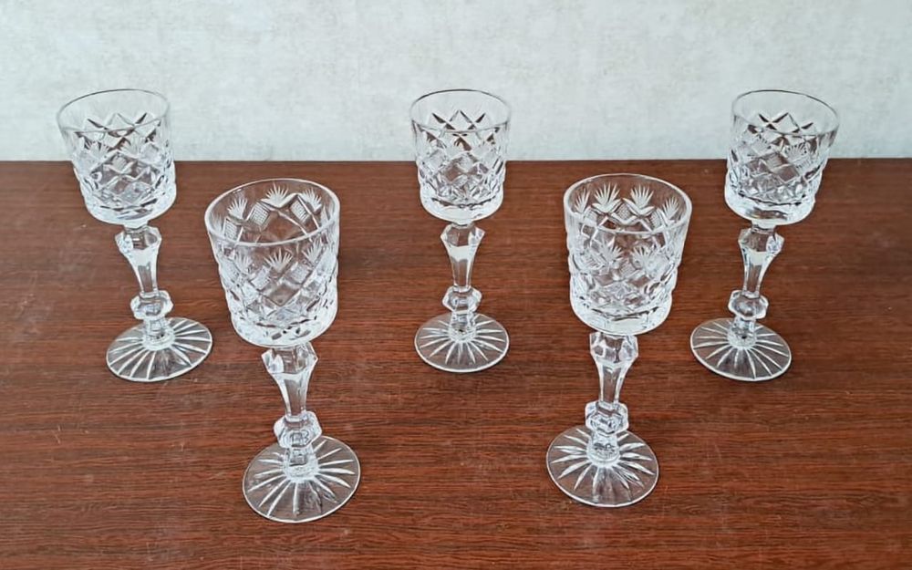 Хрустальные рюмки, фужеры