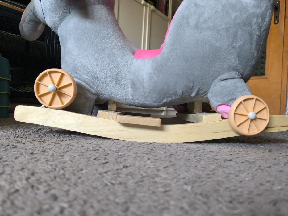 Пееща плюшена люлка, столче с колелца, слонче