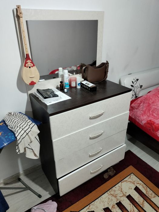 Спальный с матрасом гарнитур комод