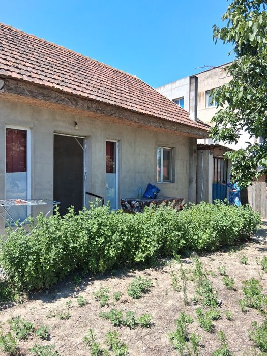 Casa de vanzare in centru com.Ostrov