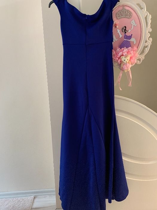 Официални рокли.