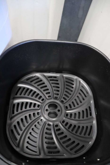 Air Fryer BERGNER, 1800W, 6,9л, 8 програми, керамично покритие