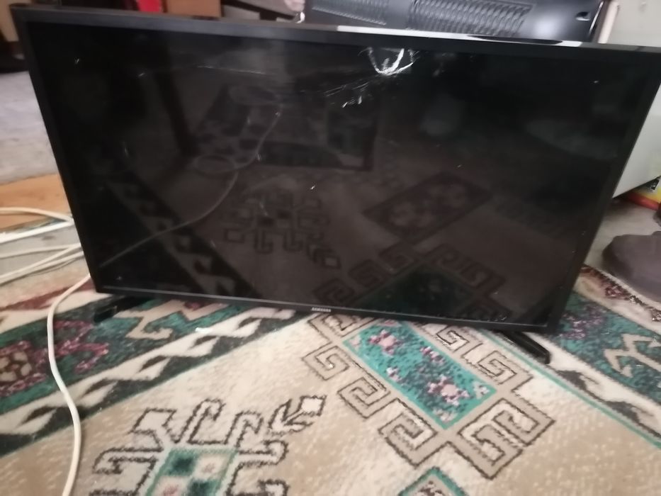 TV Samsung UE32J5000AW defect display