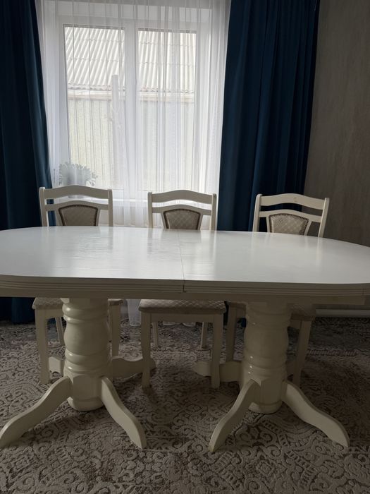 Стол со стульями