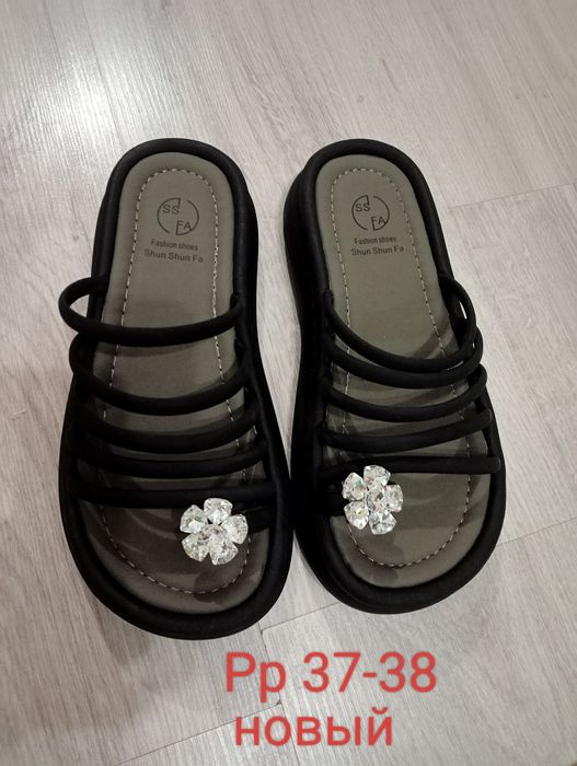 Аяақ киім сатылады